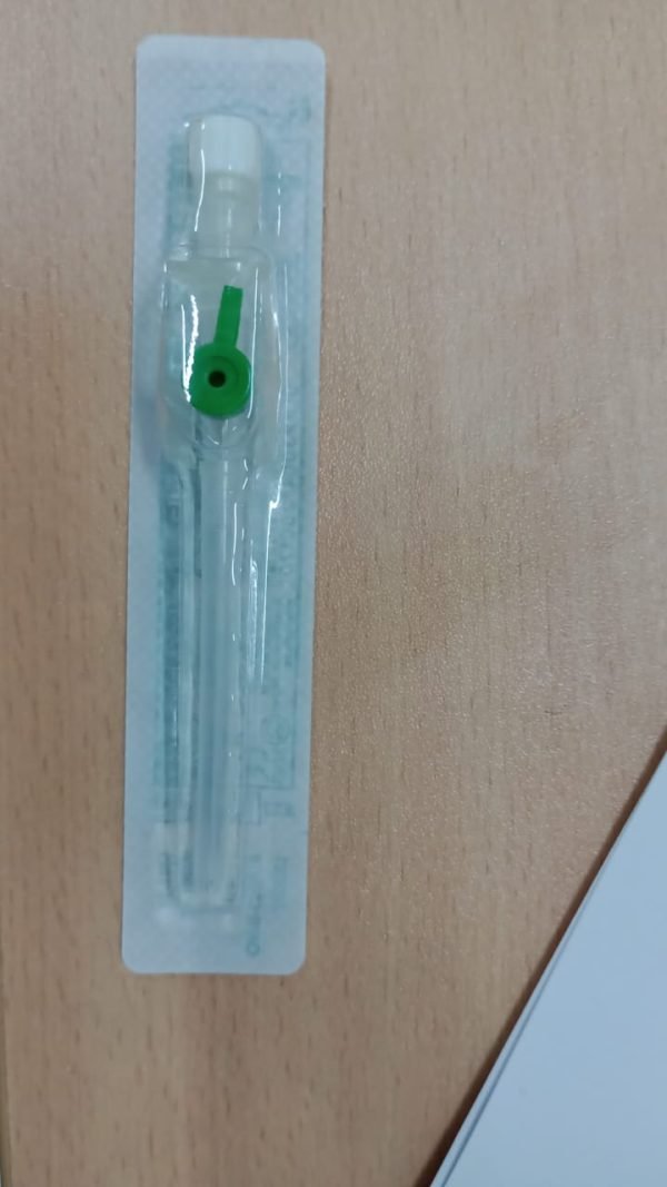  IV CANNULA 18G كانيولا مقاس 18